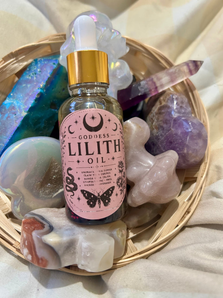 Goddess Lilith Oil - Mystical Rituals for Empowerment & Protection - 30ml Handcrafted Glass Bottle for Shadow Work & Self-Discovery