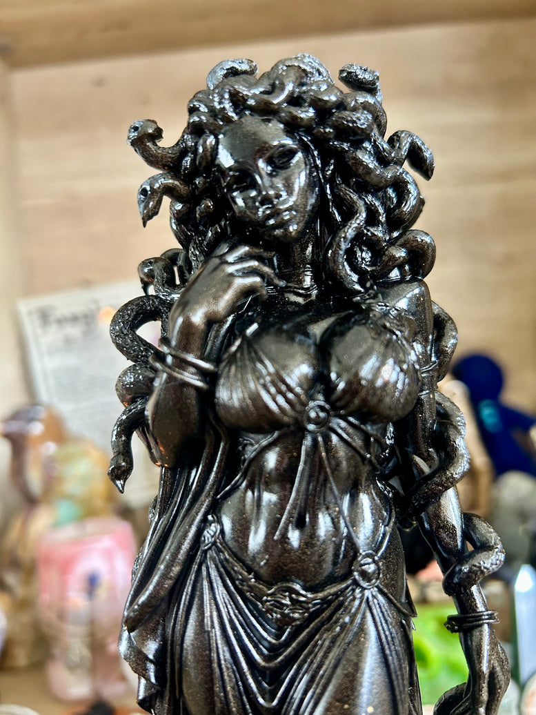 Medusa Resin 3D Printed Goddess Statue for Home Decor Gothic Aesthetic Dark Metallic Shimmer Intricate Serpent Hair Detailing Protection Feminine Power Ornaments Sculpture Gift