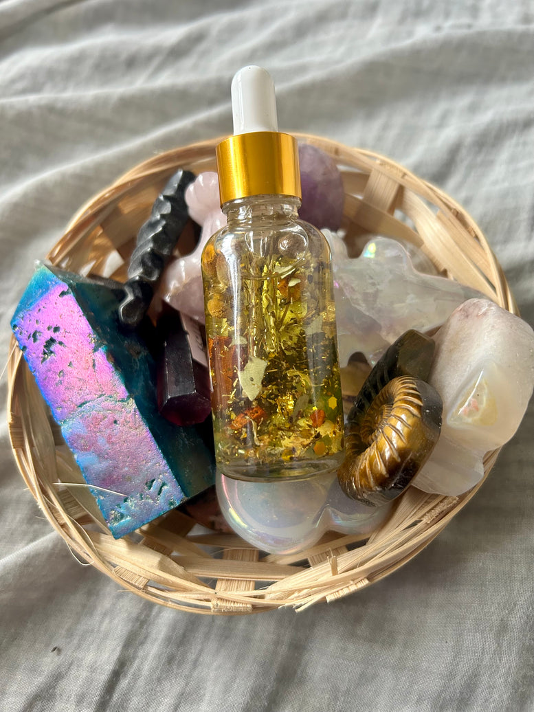 Wealth & Abundance Spell Oil 30ml with Citrine & Green Aventurine Crystals for Prosperity Rituals and Manifestation Practices - Scented, Bottle