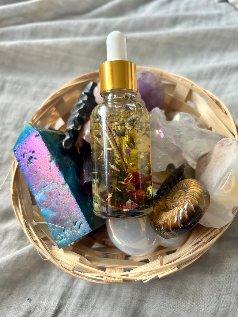 Hekate Goddess Oil - 30ml Bottle for Rituals & Ceremonies - Enhances Intuition & Transformation - Perfect for Spiritual Practices Crystal Herbal