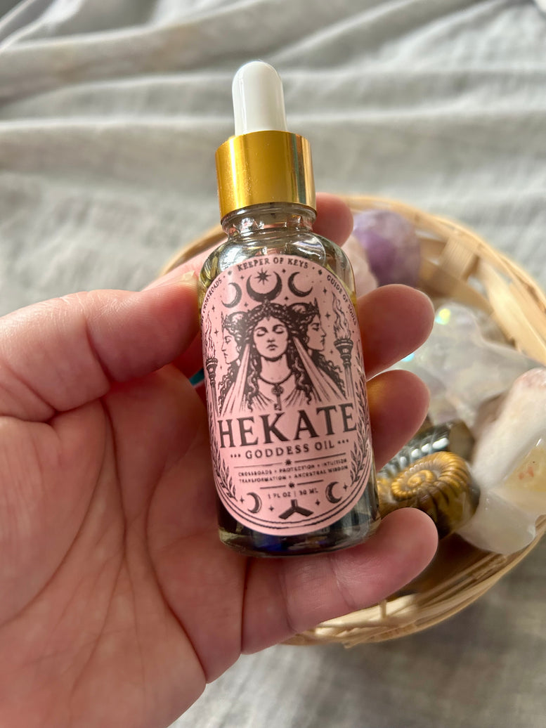Hekate Goddess Oil - 30ml Bottle for Rituals & Ceremonies - Enhances Intuition & Transformation - Perfect for Spiritual Practices Crystal Herbal