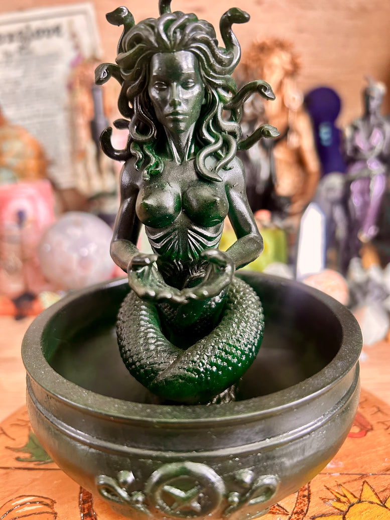 Medusa Offering Bowl Resin 3D Printed 16cm Tall Gothic Decor for Altars Mythology Lovers Witchcraft Gift Lightweight Standing Ornaments