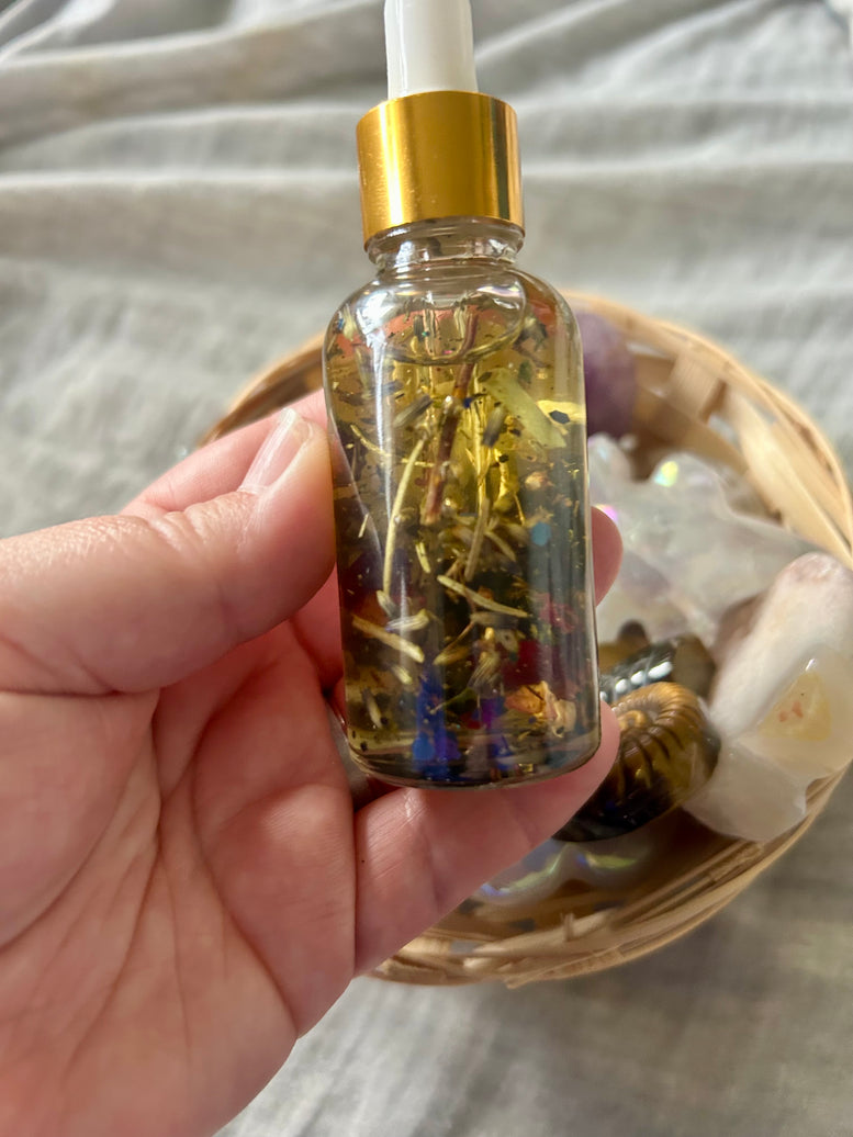 Hekate Goddess Oil - 30ml Bottle for Rituals & Ceremonies - Enhances Intuition & Transformation - Perfect for Spiritual Practices Crystal Herbal