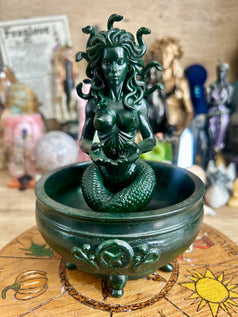 Medusa Offering Bowl Resin 3D Printed 16cm Tall Gothic Decor for Altars Mythology Lovers Witchcraft Gift Lightweight Standing Ornaments