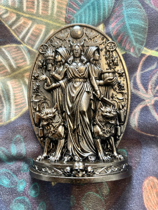 Small Goddess Hekate Altar Decoration for Witchcraft 3D Printed Resin Statue with Triple Faces Sacred Torches Serpents Keys and Loyal Hounds Gothic Home Styling Lightweight Ornaments