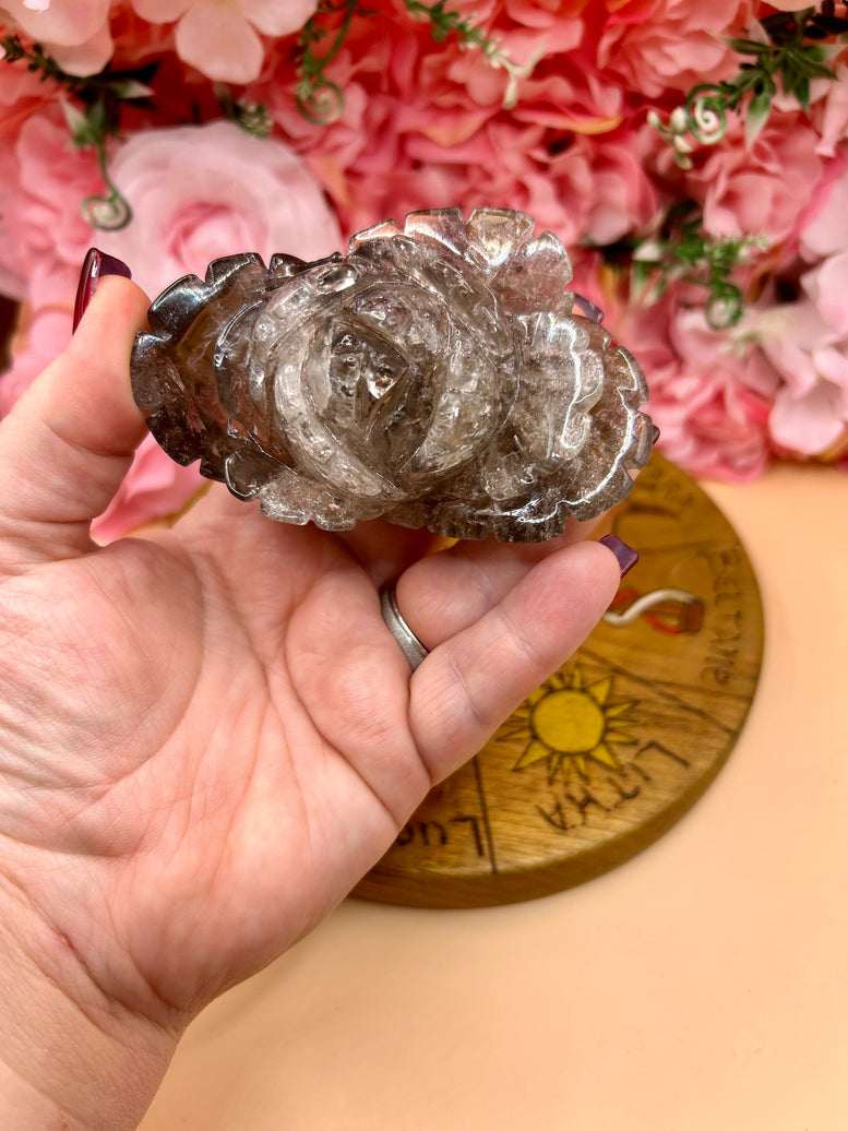 Smoky Quartz Rose Crystal Carving – Hand-Carved Natural Gemstone Flower – Grounding & Protection Stone – Unique Crystal Decor or Gift
Bring the calming energy of the earth into your space with this beautifully hand-carved Smoky Quartz Rose. Each delicate
