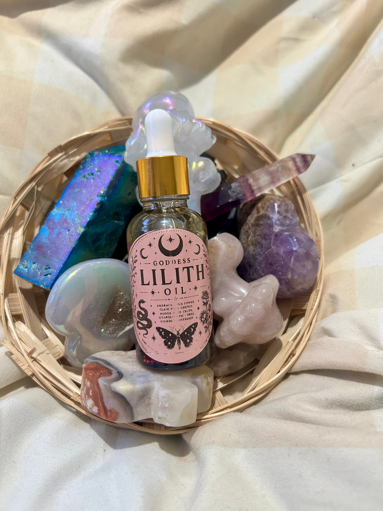Goddess Lilith Oil - Mystical Rituals for Empowerment & Protection - 30ml Handcrafted Glass Bottle for Shadow Work & Self-Discovery