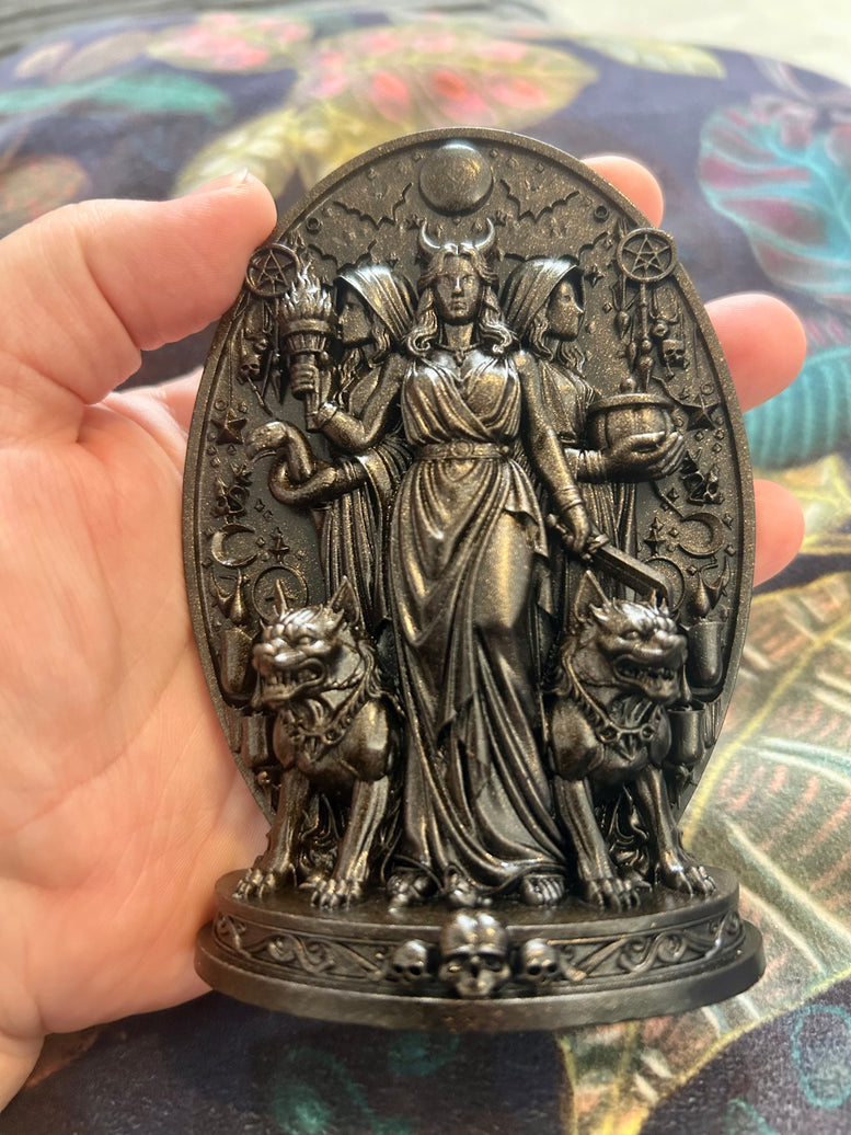 Small Goddess Hekate Altar Decoration for Witchcraft 3D Printed Resin Statue with Triple Faces Sacred Torches Serpents Keys and Loyal Hounds Gothic Home Styling Lightweight Ornaments