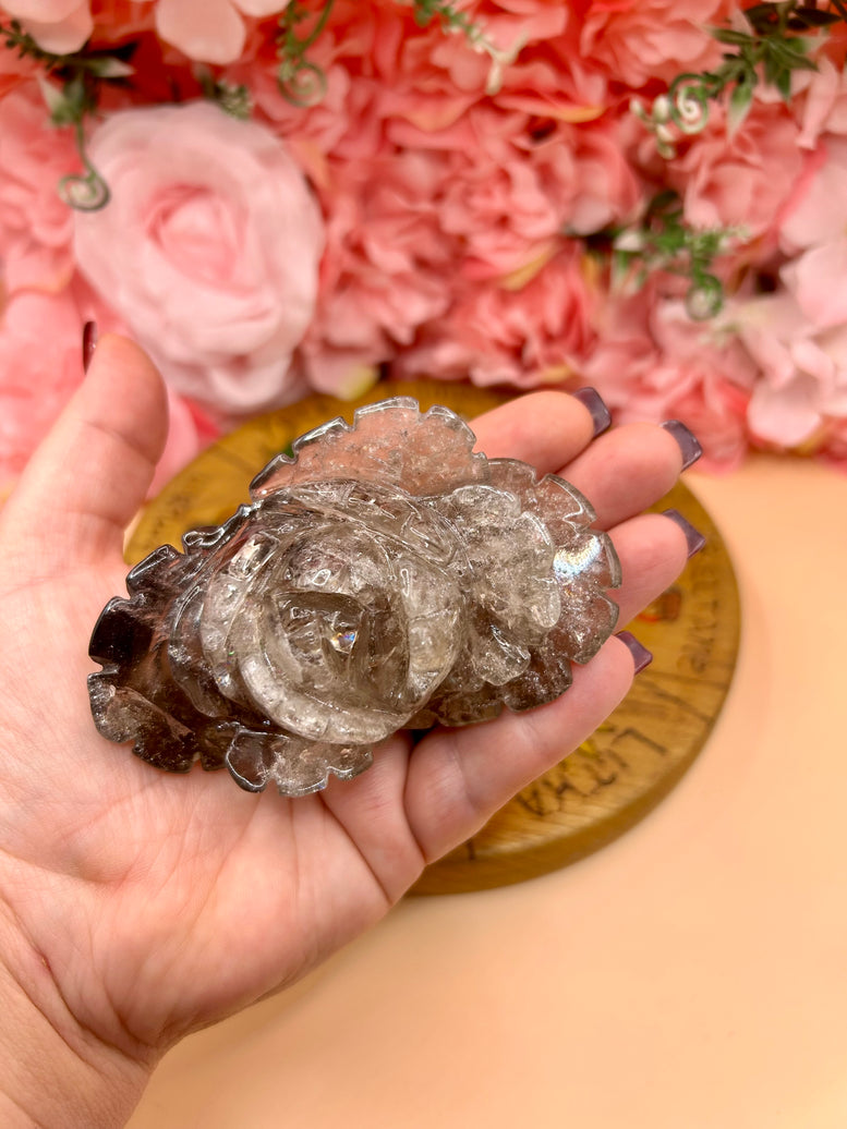 Smoky Quartz Rose Crystal Carving – Hand-Carved Natural Gemstone Flower – Grounding & Protection Stone – Unique Crystal Decor or Gift
Bring the calming energy of the earth into your space with this beautifully hand-carved Smoky Quartz Rose. Each delicate