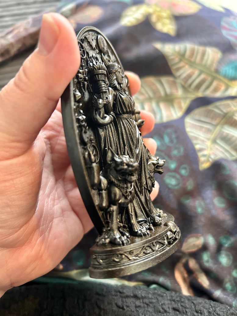 Small Goddess Hekate Altar Decoration for Witchcraft 3D Printed Resin Statue with Triple Faces Sacred Torches Serpents Keys and Loyal Hounds Gothic Home Styling Lightweight Ornaments