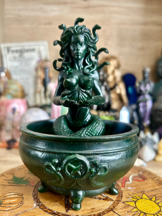 Medusa Offering Bowl Resin 3D Printed 16cm Tall Gothic Decor for Altars Mythology Lovers Witchcraft Gift Lightweight Standing Ornaments