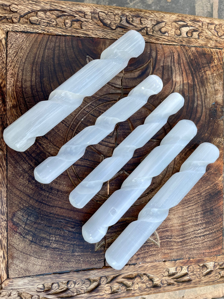16 by 2cm Round Selenite Wand | Crystals | Crystal Healing | Chakra | Reiki | Witchcraft | Wiccan | Pagan | Third Eye |Pure  | Charging