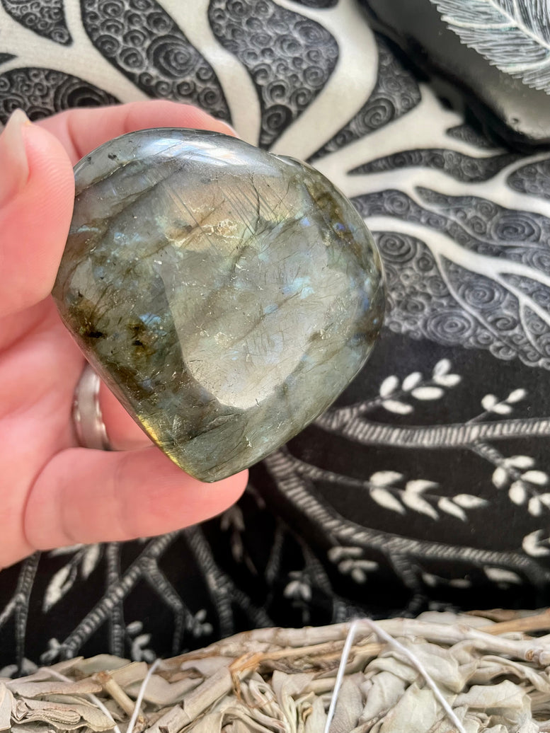 Natural Labradorite Heart | 7cm | Crystal | Crystal Healing | Reiki | Chakra | Ornament | Divination | Witchcraft | Wiccan | Pagan | Gift