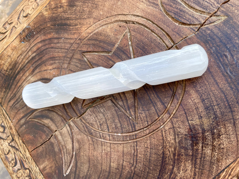 16 by 2cm Round Selenite Wand | Crystals | Crystal Healing | Chakra | Reiki | Witchcraft | Wiccan | Pagan | Third Eye |Pure  | Charging