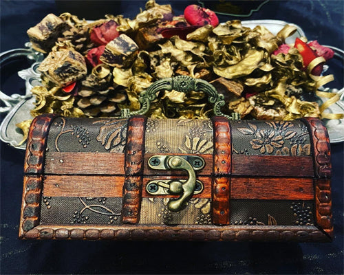 Medium Colonial Chest