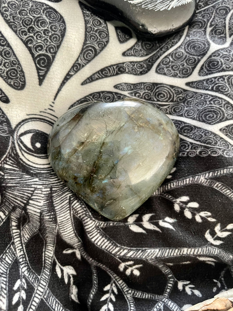 Natural Labradorite Heart | 7cm | Crystal | Crystal Healing | Reiki | Chakra | Ornament | Divination | Witchcraft | Wiccan | Pagan | Gift