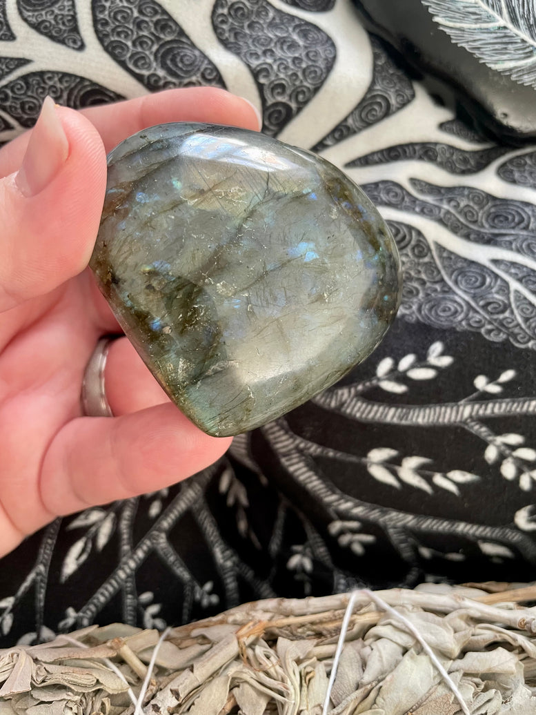 Natural Labradorite Heart | 7cm | Crystal | Crystal Healing | Reiki | Chakra | Ornament | Divination | Witchcraft | Wiccan | Pagan | Gift