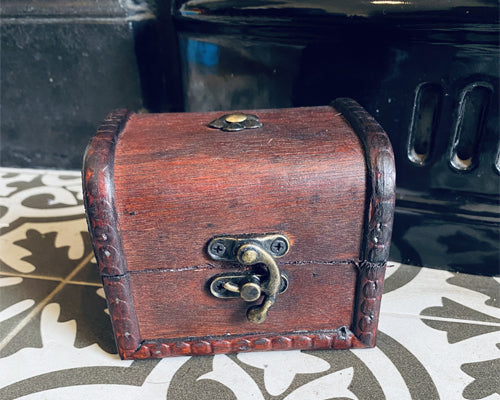 Small Chest of Spell Bottles - 12 Bottles Included