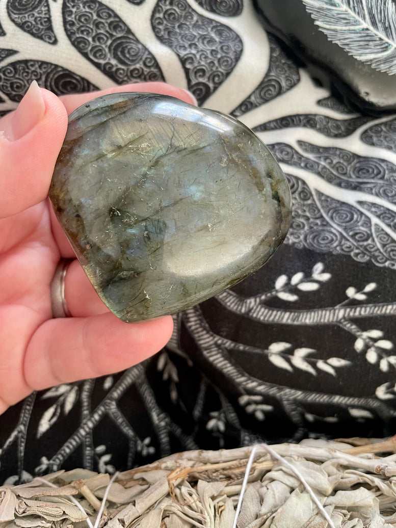 Natural Labradorite Heart | 7cm | Crystal | Crystal Healing | Reiki | Chakra | Ornament | Divination | Witchcraft | Wiccan | Pagan | Gift