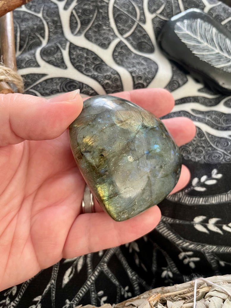Natural Labradorite Heart | 7cm | Crystal | Crystal Healing | Reiki | Chakra | Ornament | Divination | Witchcraft | Wiccan | Pagan | Gift