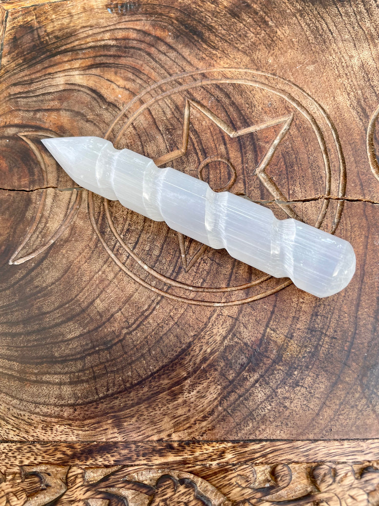 16 by 2cm Pointed Selenite Wand | Crystals | Crystal Healing | Chakra | Reiki | Witchcraft | Wiccan | Pagan | Third Eye | Purity | Charging