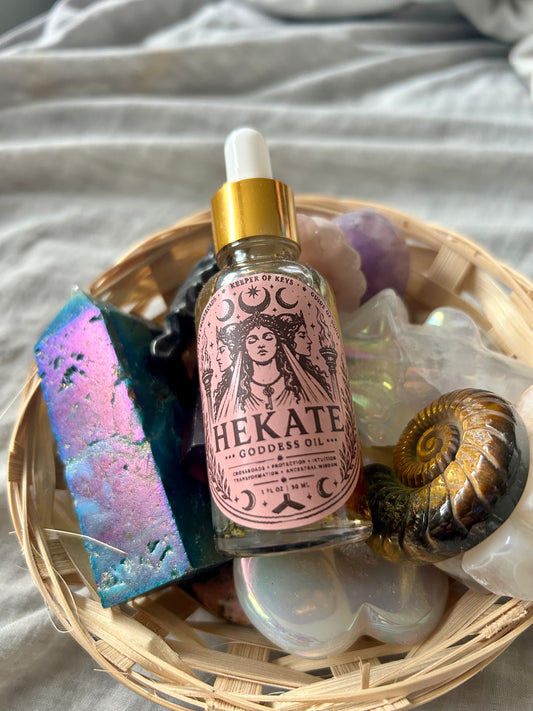 Hekate Goddess Oil - 30ml Bottle for Rituals & Ceremonies - Enhances Intuition & Transformation - Perfect for Spiritual Practices Crystal Herbal