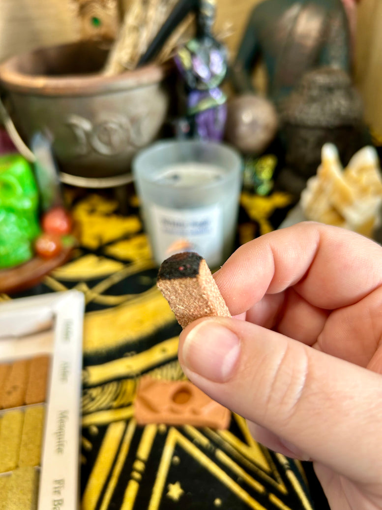 Display Set of 70 Incense Smudge Bricks and Burner - 7 Earthy Himalaya Incense | Gift Set | Cleansing | Smoke Cleanse | Witchcraft | Wiccan