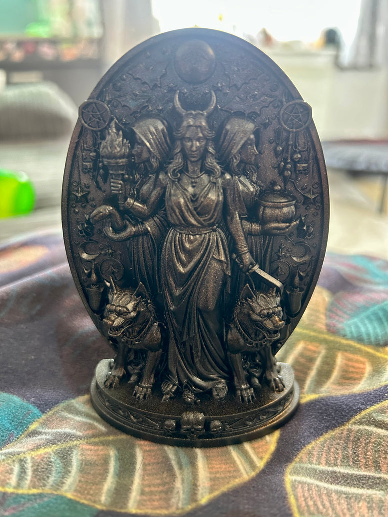 Small Goddess Hekate Altar Decoration for Witchcraft 3D Printed Resin Statue with Triple Faces Sacred Torches Serpents Keys and Loyal Hounds Gothic Home Styling Lightweight Ornaments