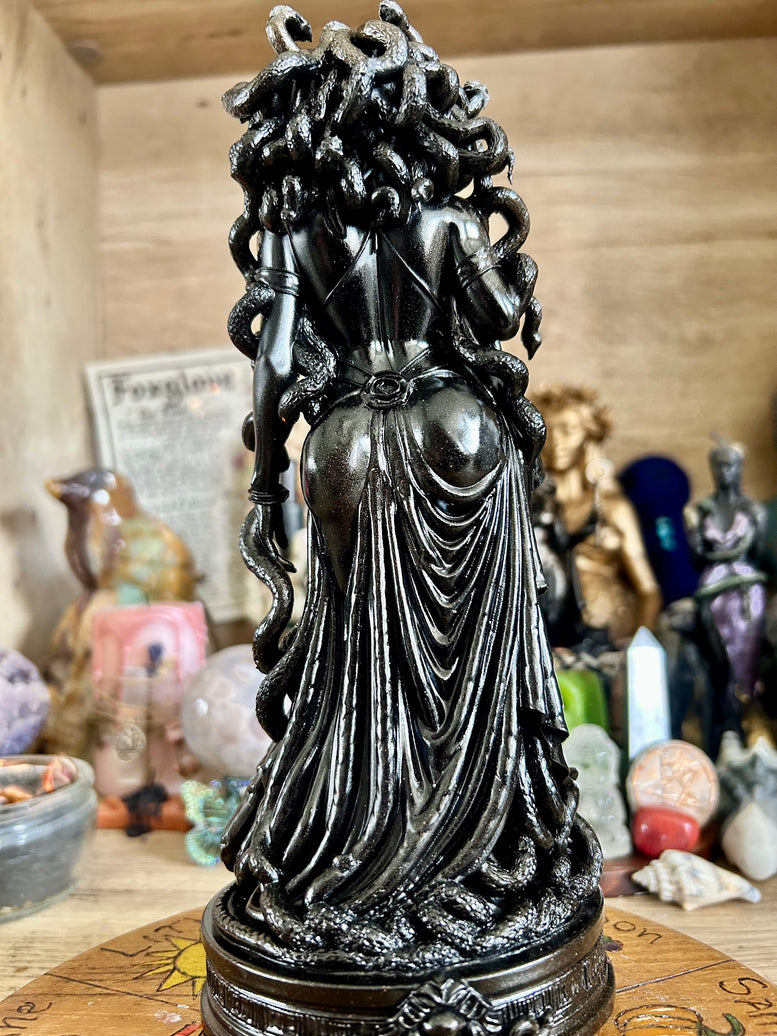 Medusa Resin 3D Printed Goddess Statue for Home Decor Gothic Aesthetic Dark Metallic Shimmer Intricate Serpent Hair Detailing Protection Feminine Power Ornaments Sculpture Gift