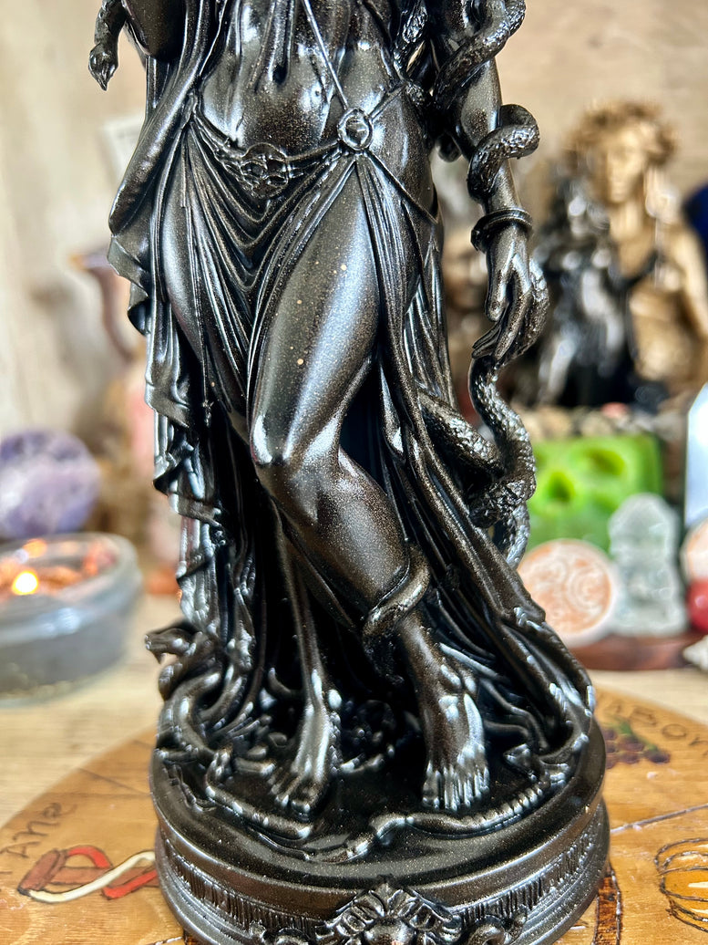 Medusa Resin 3D Printed Goddess Statue for Home Decor Gothic Aesthetic Dark Metallic Shimmer Intricate Serpent Hair Detailing Protection Feminine Power Ornaments Sculpture Gift