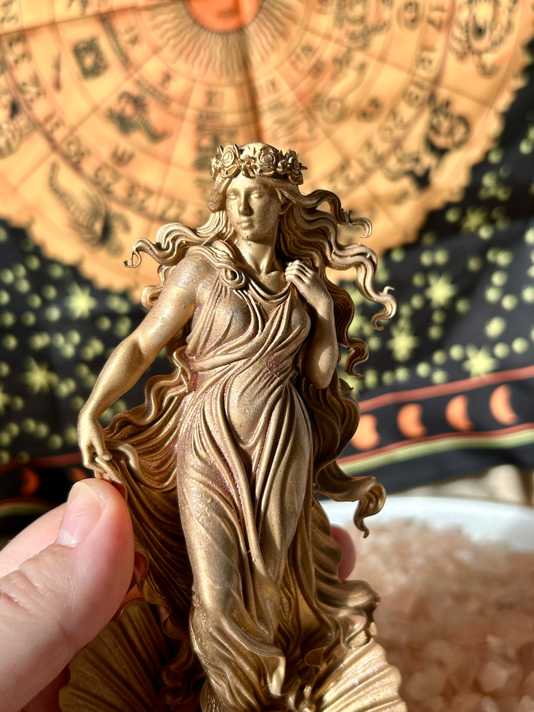 Aphrodite Resin 3D Printed Statue 14cm Tall for Altars Spiritual Worship Hand-Finished Antique Gold Tone Goddess of Love Beauty and Divine Feminine Energy Lightweight Gift Magical Standing Ornaments