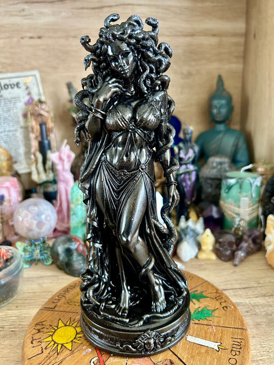 Medusa Resin 3D Printed Goddess Statue for Home Decor Gothic Aesthetic Dark Metallic Shimmer Intricate Serpent Hair Detailing Protection Feminine Power Ornaments Sculpture Gift