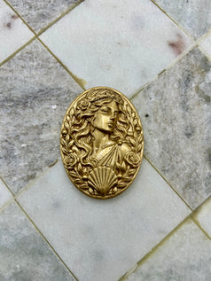 Aphrodite Flatback Amulet – Gold Resin Goddess Embellishment