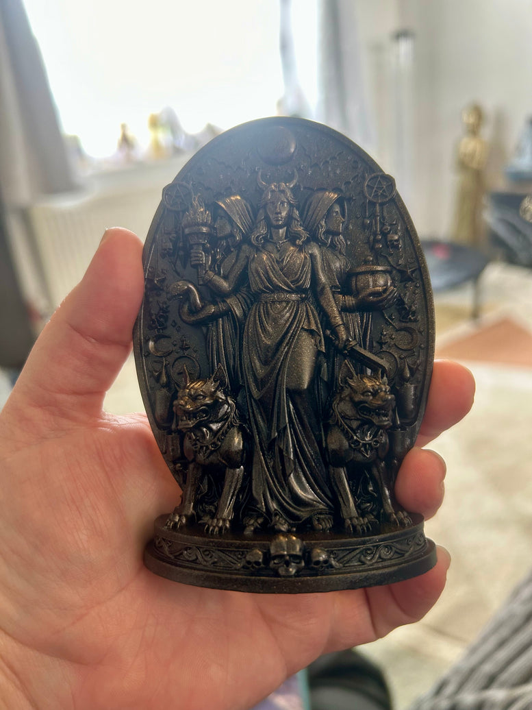 Small Goddess Hekate Altar Decoration for Witchcraft 3D Printed Resin Statue with Triple Faces Sacred Torches Serpents Keys and Loyal Hounds Gothic Home Styling Lightweight Ornaments