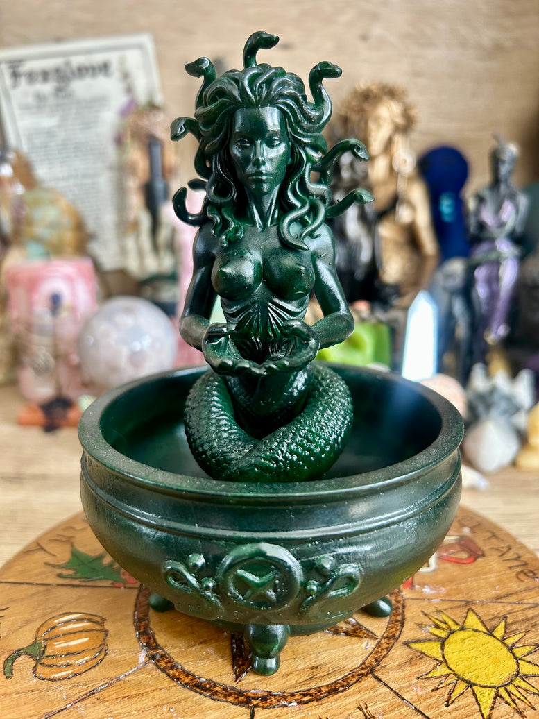 Medusa Offering Bowl Resin 3D Printed 16cm Tall Gothic Decor for Altars Mythology Lovers Witchcraft Gift Lightweight Standing Ornaments