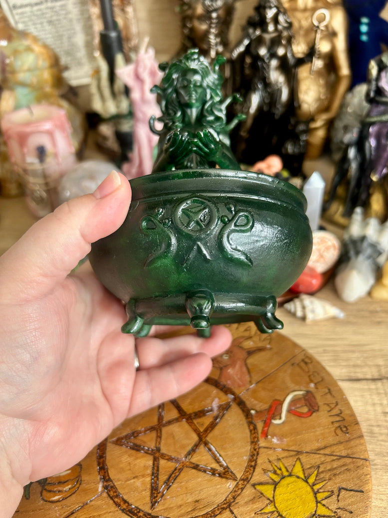 Medusa Offering Bowl Resin 3D Printed 16cm Tall Gothic Decor for Altars Mythology Lovers Witchcraft Gift Lightweight Standing Ornaments
