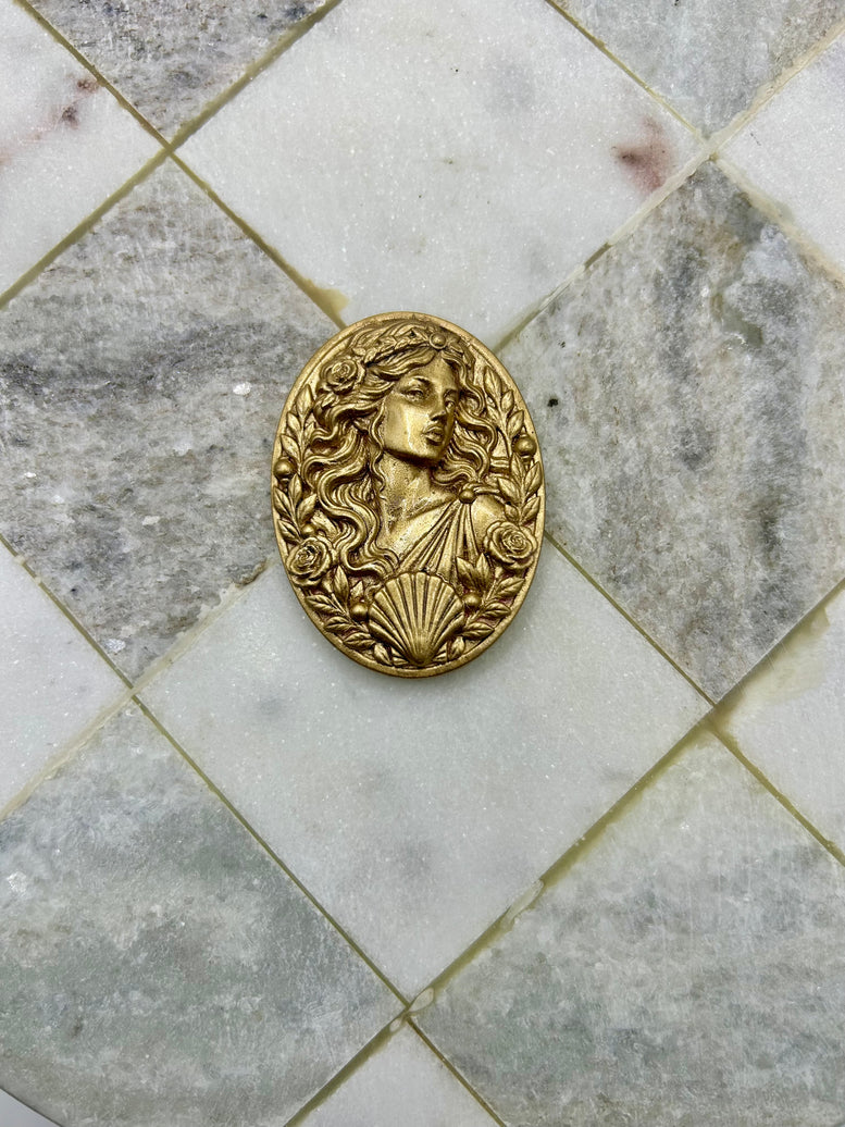 Aphrodite Flatback Amulet – Gold Resin Goddess Embellishment