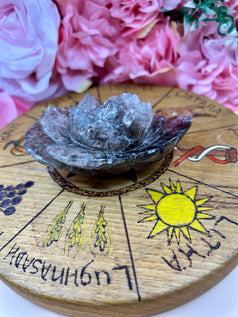 Smoky Quartz Rose Crystal Carving – Hand-Carved Natural Gemstone Flower – Grounding & Protection Stone – Unique Crystal Decor or Gift

Bring the calming energy of the earth into your space with this beautifully hand-carved Smoky Quartz Rose. Each delicate
