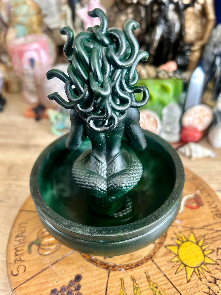 Medusa Offering Bowl Resin 3D Printed 16cm Tall Gothic Decor for Altars Mythology Lovers Witchcraft Gift Lightweight Standing Ornaments
