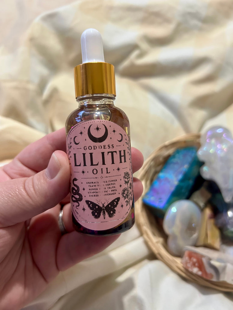 Goddess Lilith Oil - Mystical Rituals for Empowerment & Protection - 30ml Handcrafted Glass Bottle for Shadow Work & Self-Discovery