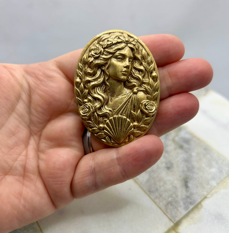 Aphrodite Flatback Amulet – Gold Resin Goddess Embellishment