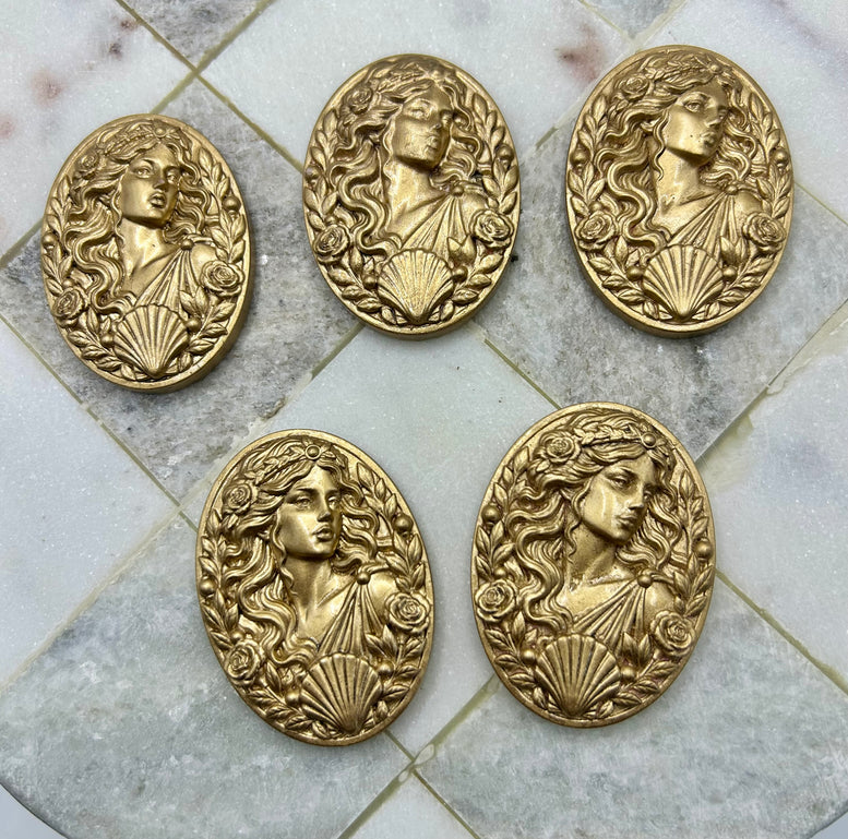 Aphrodite Flatback Amulet – Gold Resin Goddess Embellishment