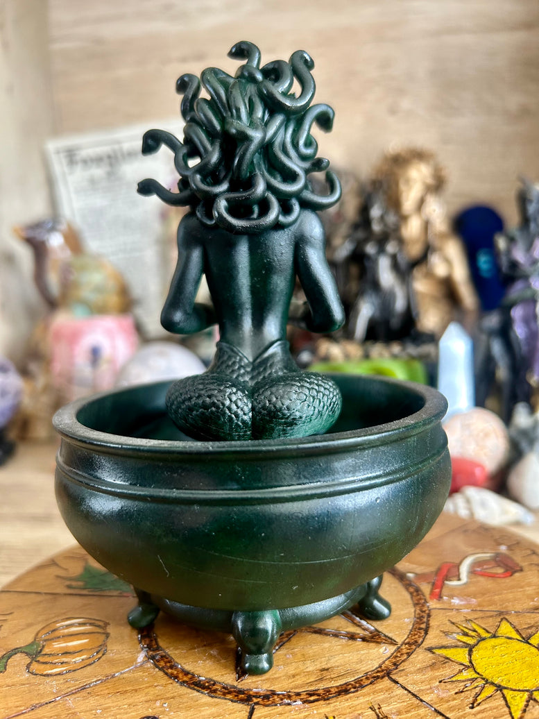 Medusa Offering Bowl Resin 3D Printed 16cm Tall Gothic Decor for Altars Mythology Lovers Witchcraft Gift Lightweight Standing Ornaments