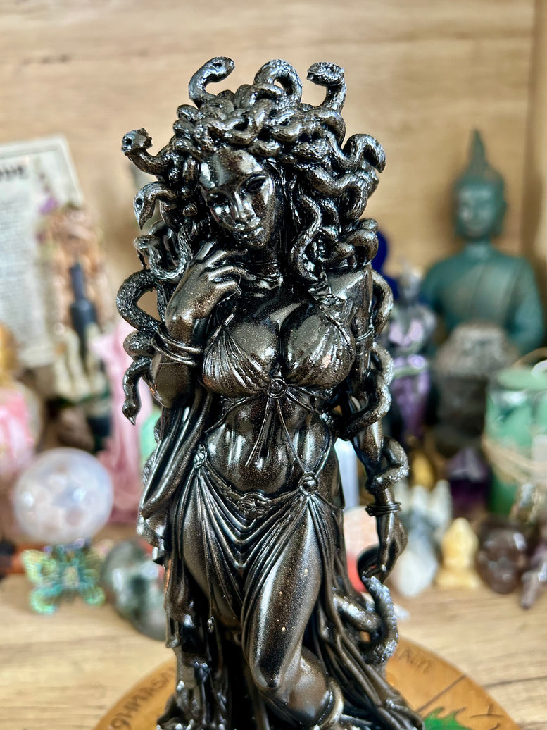 Medusa Resin 3D Printed Goddess Statue for Home Decor Gothic Aesthetic Dark Metallic Shimmer Intricate Serpent Hair Detailing Protection Feminine Power Ornaments Sculpture Gift