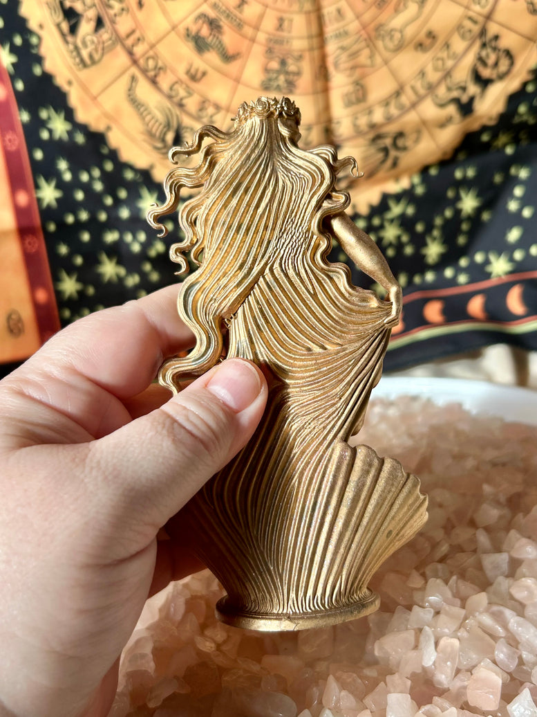 Aphrodite Resin 3D Printed Statue 14cm Tall for Altars Spiritual Worship Hand-Finished Antique Gold Tone Goddess of Love Beauty and Divine Feminine Energy Lightweight Gift Magical Standing Ornaments