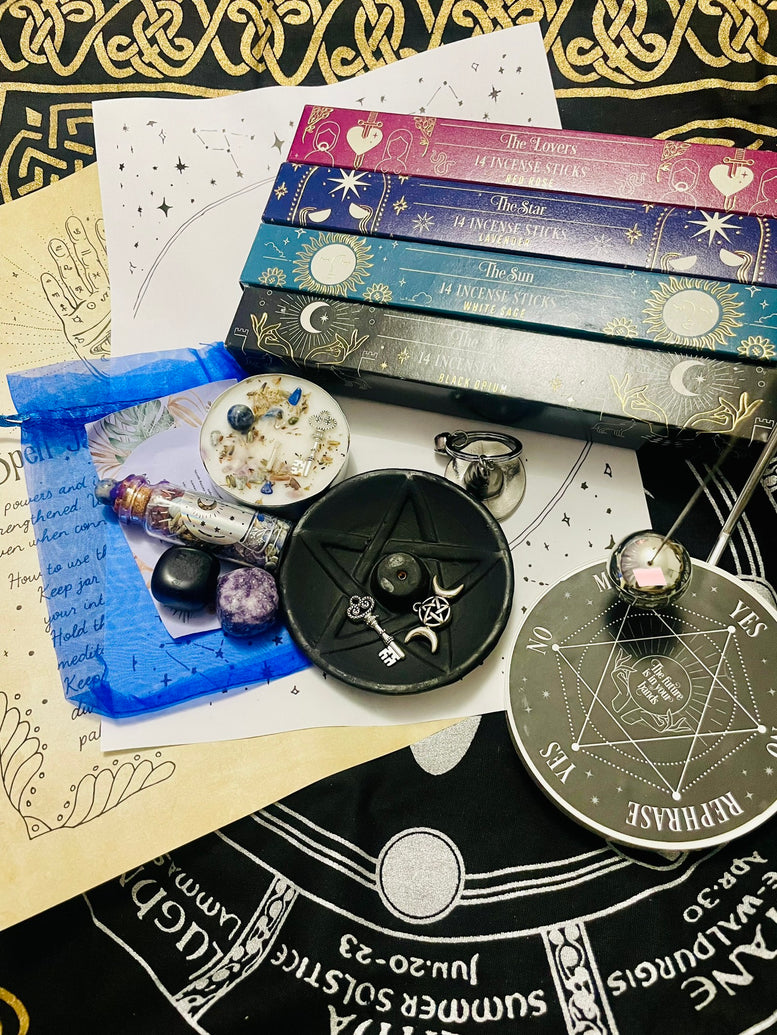 Witches Divination Gift Set - Decision Maker | Third Eye | Intuition | Crystals | Spell Bottle | Spell Candle | Wicca | Pagan | Incense