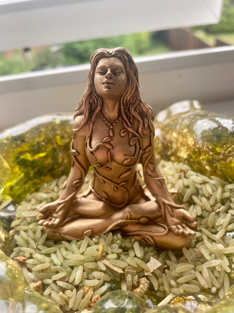 Mini Gaia Statue with Crystal Mini Spheres | Mother Earth | Earth Goddess | Deity | Wiccan | Pagan | Witchcraft | Ornament | Home Decor