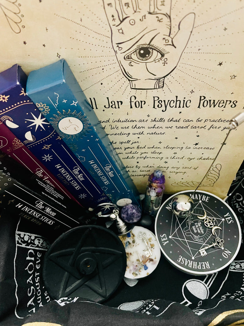 Witches Divination Gift Set - Decision Maker | Third Eye | Intuition | Crystals | Spell Bottle | Spell Candle | Wicca | Pagan | Incense