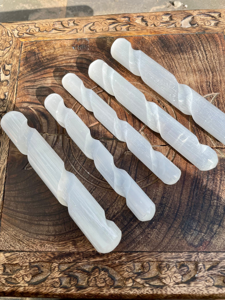 16 by 2cm Round Selenite Wand | Crystals | Crystal Healing | Chakra | Reiki | Witchcraft | Wiccan | Pagan | Third Eye |Pure  | Charging