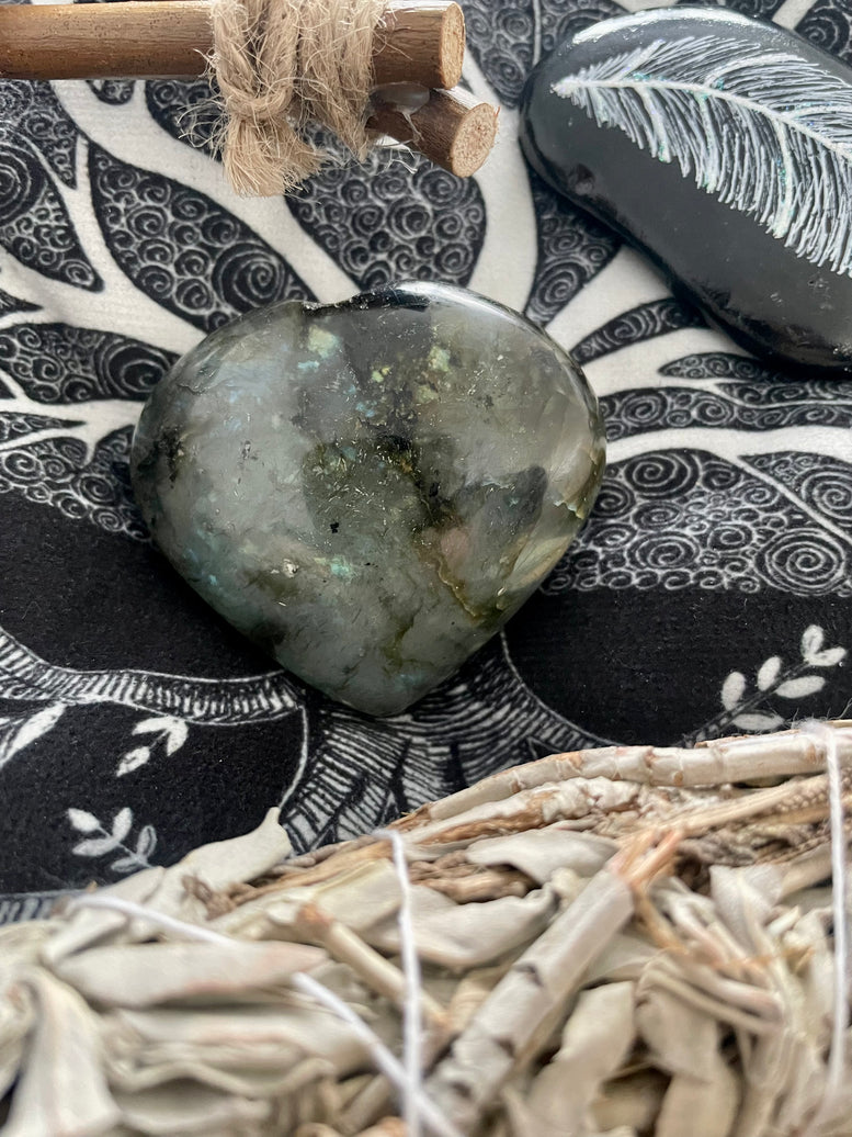 Natural Labradorite Heart | 7cm | Crystal | Crystal Healing | Reiki | Chakra | Ornament | Divination | Witchcraft | Wiccan | Pagan | Gift